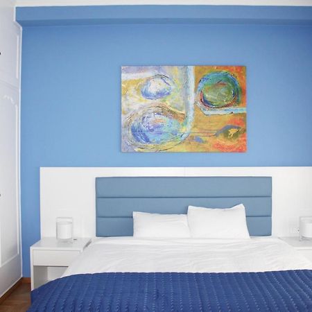 Cheery Apartment In The Center Of Атина Екстериор снимка