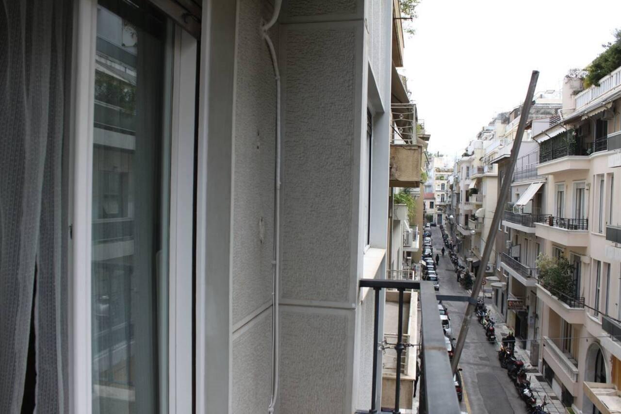 Cheery Apartment In The Center Of Атина Екстериор снимка