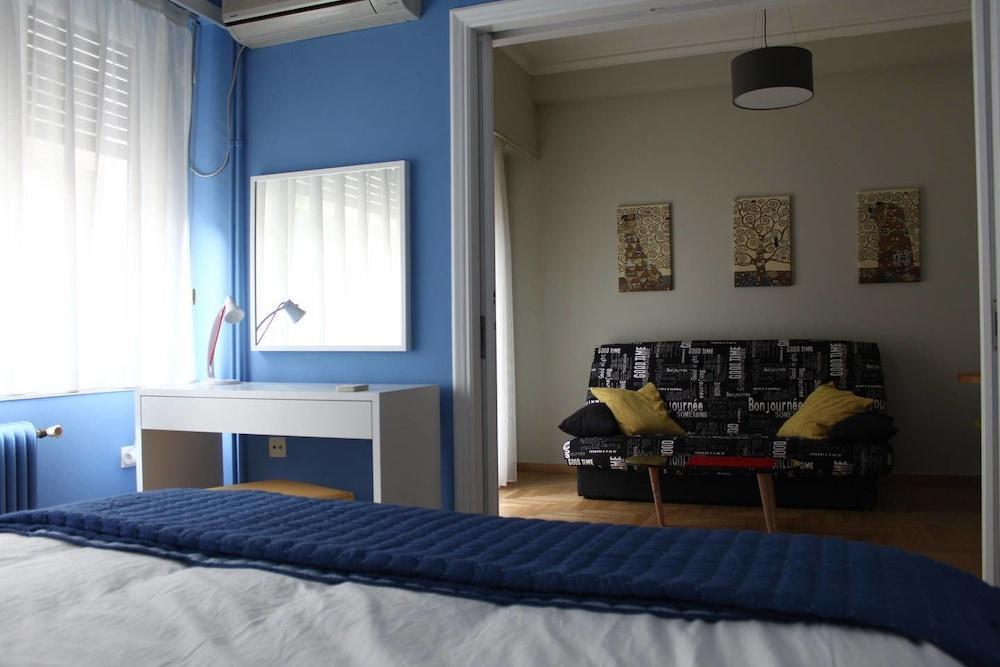 Cheery Apartment In The Center Of Атина Екстериор снимка