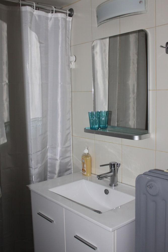 Cheery Apartment In The Center Of Атина Екстериор снимка