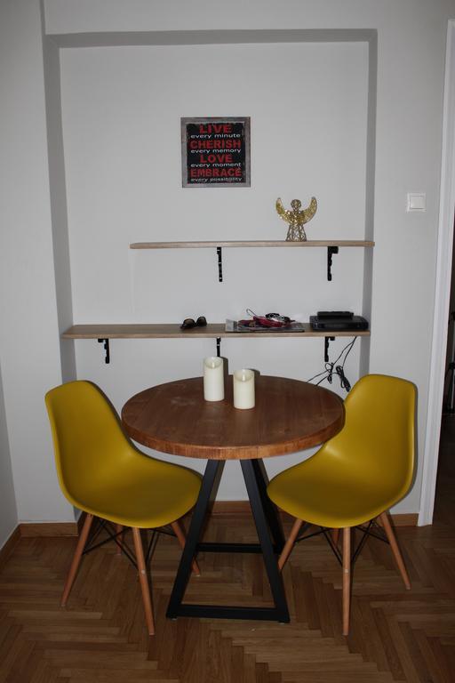 Cheery Apartment In The Center Of Атина Екстериор снимка