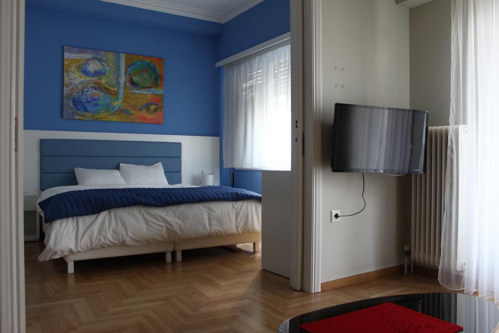 Cheery Apartment In The Center Of Атина Екстериор снимка
